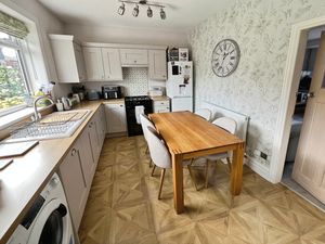 Kitchen Diner- click for photo gallery
